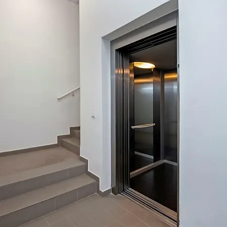 Design With Private Garage Appartement Rovinj