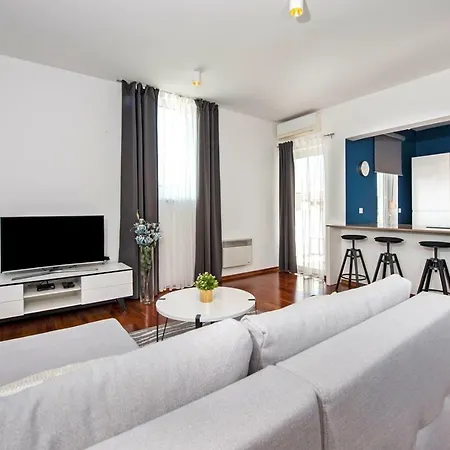 Appartement Design With Private Garage *