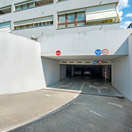 Design With Private Garage Apartmán *